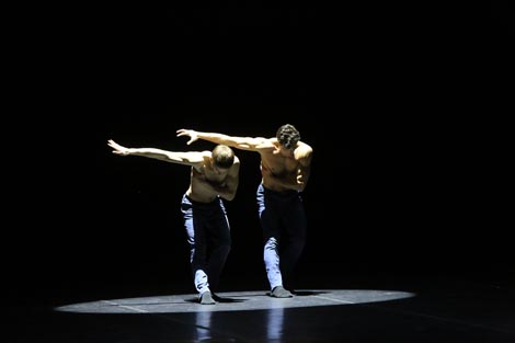 Roberto Bolle i Toon Lobach; Les Indomptés, kor. Claude Brumachon, gl. Wim Martens; Baletni gala koncert 2024., foto: Facebook HNK-a u Zagrebu