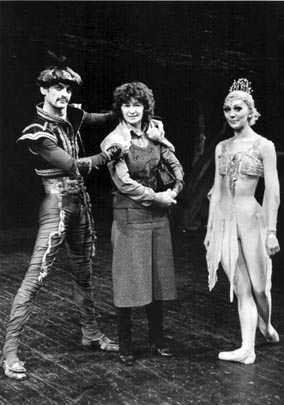 Ioan Barbu, Božica Lisak i Ljiljana Gvozdenović u pauzi izvedbe baleta Ohridska legenda