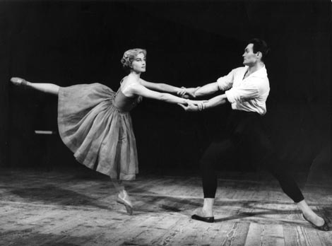 Đurđica Ludvig i Damir Novak – Branimir Sakač, Simfonija o mrtvom vojniku, kor. Sonja Kastl i Nevenka Bidjin-Horvat, Hrvatsko narodno kazalište u Zagrebu, 1959.