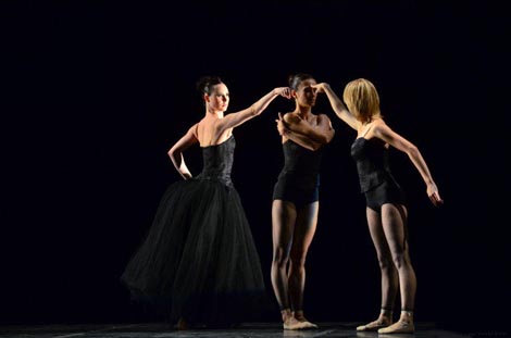 Ksenija Krutova Female touch - Ksenija Krutova, Simona Unterajter, Pavla Mikolavčić 