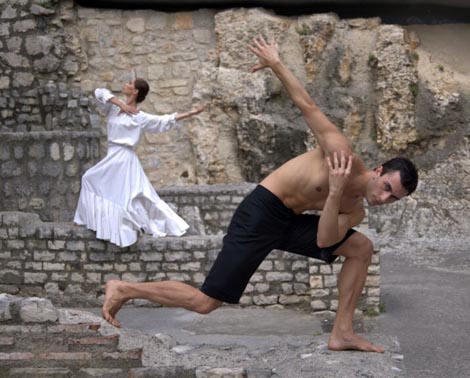 Hrvatsko narodno kazalište Ivana pl. Zajca, Rijeka: baletni diptih Grad u pokretu: KHAOS [13.8 B], kor. Federico Rubisse i Odo stormir… il suon di lei, kor. Isabelle Zabot, promo fotografija