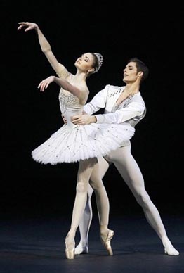 Alena Kovaleva i Jacopo Tissi – Petar Iljič Čajkovski, Dijamanti, kor. George Balanchine, foto: facebook (Roberto Bolle Official Page)