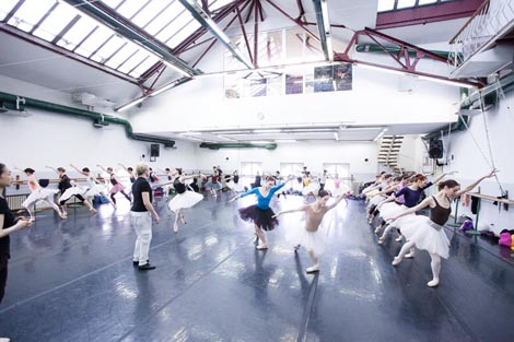 Vladimir Malahov u baletnoj dvorani HNK-a u Zagrebu na probi baleta Labuđe jezero, foto: Marko Ercegović