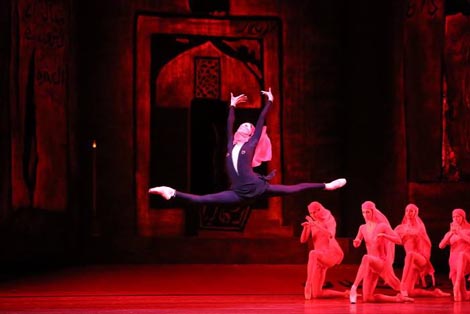Svetlana Zakharova (Kraljica Mekhmene Banu); Akademski državni teatar Boljšoj, Moskva: Legenda o ljubavi, kor. Jurij Grigorovič, foto: © Damir Yusupov, facebook
