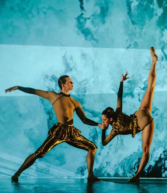 Royal Ballet, London: Woolf Works, red. i kor. Wayne McGregor, gl. Max Richter, foto: © ROH