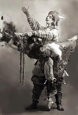 Tamara Karsavina i Vaclav Nižinski u baletu Žar ptica skladatelja Igora Stravinskog i koreografa Mihaila Fokina, u produkciji Ballets Russes, Pariz, 1910.